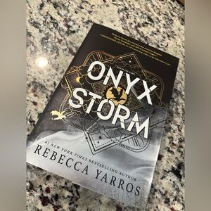 Onyx Storm Deluxe Edition